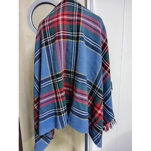 218 - A large vintage Scottish all wool Swando woollen blanket shawl a few tassels missing around the edge... 