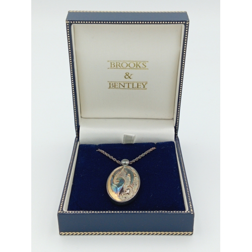 368 - A 'Brooks & Bentley'.925 stamped chain with a stamped .925 dolphin pendant.