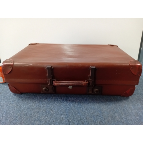 50 - A vintage revelation expanding suitcase. H 42cm x W 66xm