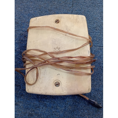 51 - A vintage GPO FDI B/S 020 67 B telephone alarm set.