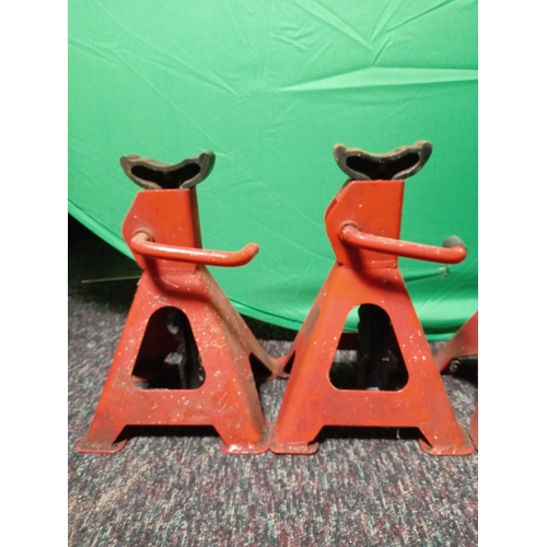 28 - 2 pairs of car axle stands.