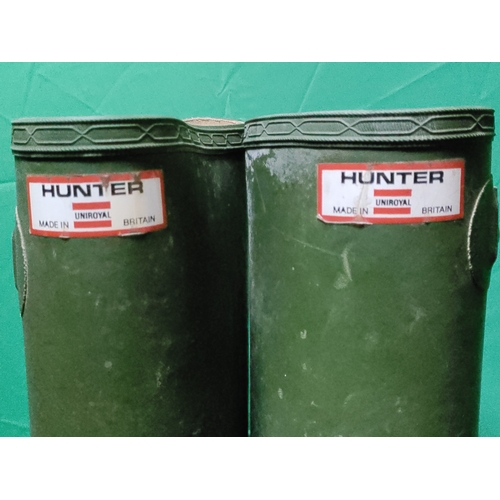 58 - A pair of hunter wellington boots & case. (size UK 7)
