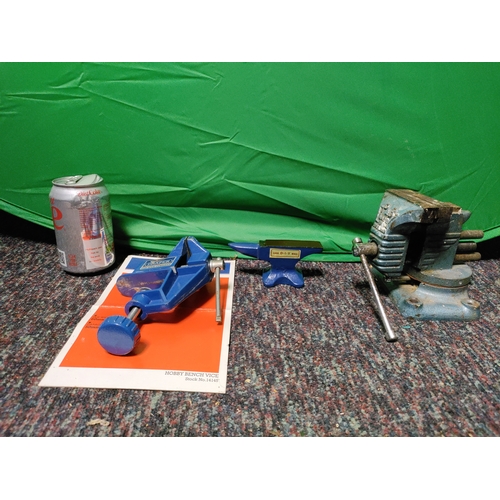 64 - A draper hobby bench vices, a miniature anvil & a vintage Parry & Bott bench vice.