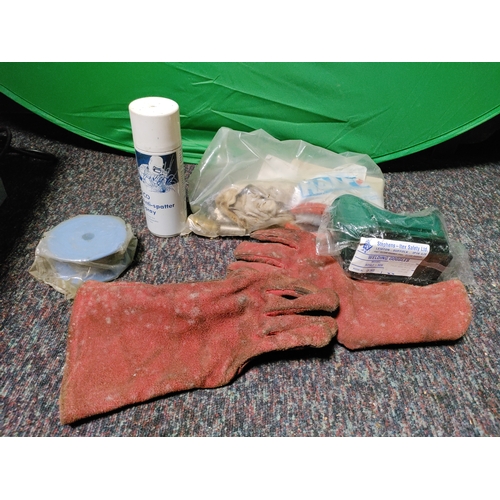 65 - a SIP Migmate 130 welder. To include welding mask & equipment.