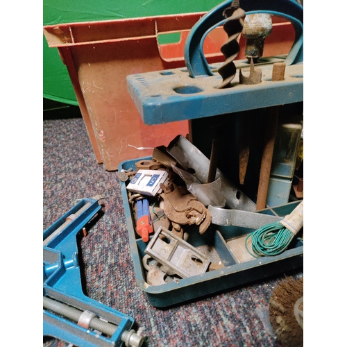 81 - A collection of DIY items. To include screws, polishing & buffing wheels, drill bits etc ...