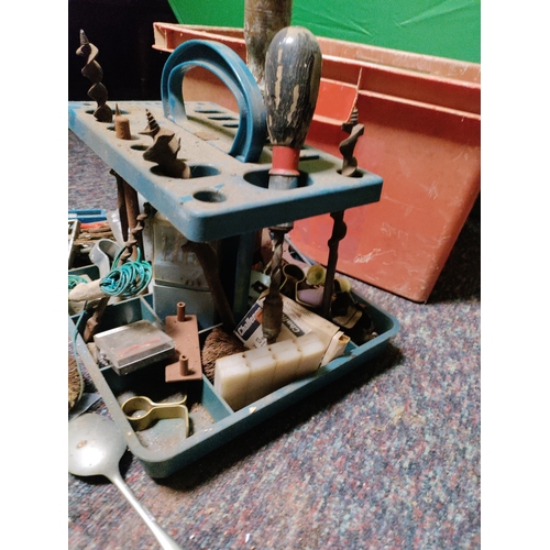 81 - A collection of DIY items. To include screws, polishing & buffing wheels, drill bits etc ...