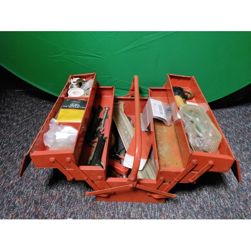 84 - A red metal keen tools tool box containing tools. (H 33 cm x W 44 cm x D 20 cm)