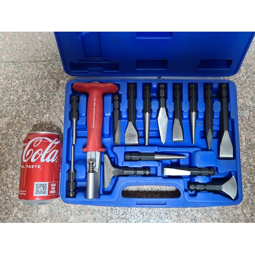 91 - A 15 piece CR-Mo Chisel & Punch set housed in a plastic box.
