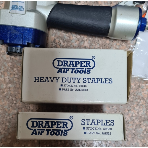 94 - A Draper Combination Nailer /Stapler Air Tool Kit in a plastic box with additional staples and heavy... 