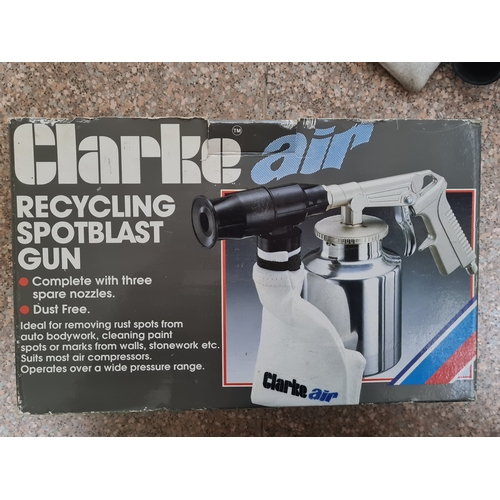 96 - A Clarke Air Recycling Spotblast Gun for removing rust spots, comes with 3 nozzles. Model no SB2