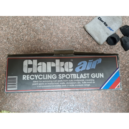 96 - A Clarke Air Recycling Spotblast Gun for removing rust spots, comes with 3 nozzles. Model no SB2