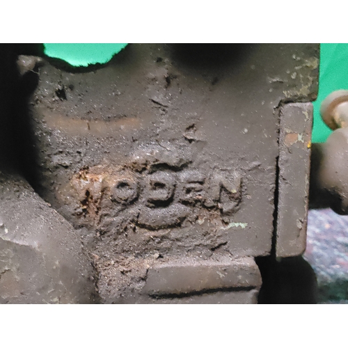 110 - A vintage woden 190/7 quick release bench vice.