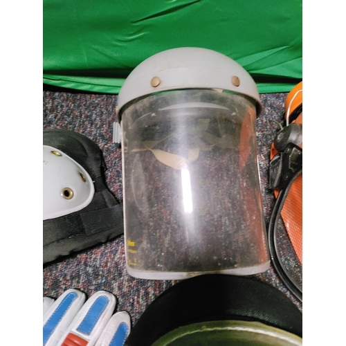 116 - A collection of protective equipment. To include black spur knee pads, Stihl safety helmet, rolson k... 