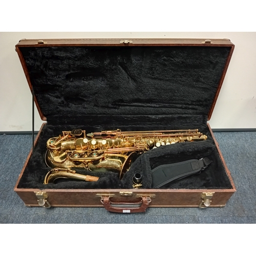 A Arbiter Pro Sound WW-510 86123083 alto Saxophone with original hard case