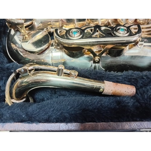 A Arbiter Pro Sound WW-510 86123083 alto Saxophone with original hard case