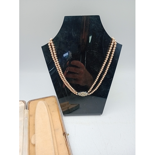 356 - A vintage omar de luxe Pearl necklace.