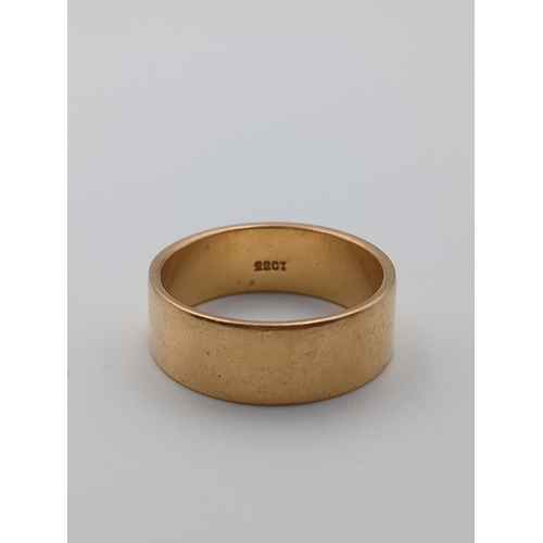 396 - A stamped 22ct gold wedding band ring. Size M