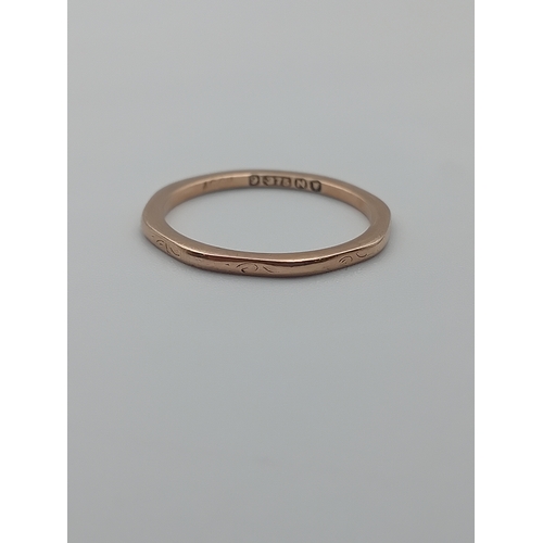 400 - An antique stamped London 375 9ct gold hexagonal ring. Size L