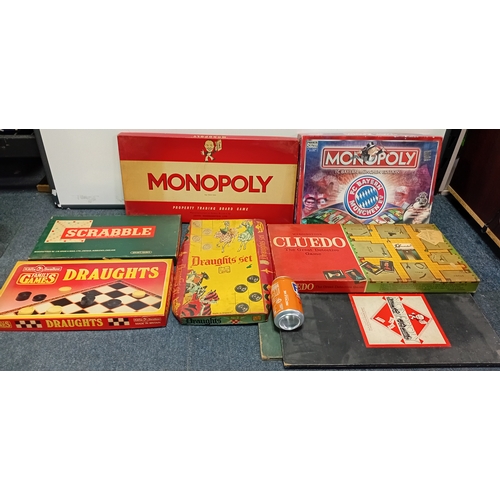 163 - A collection of vintage board games, to include, Monopoly, Scrabble, Draughts and Cludeo.