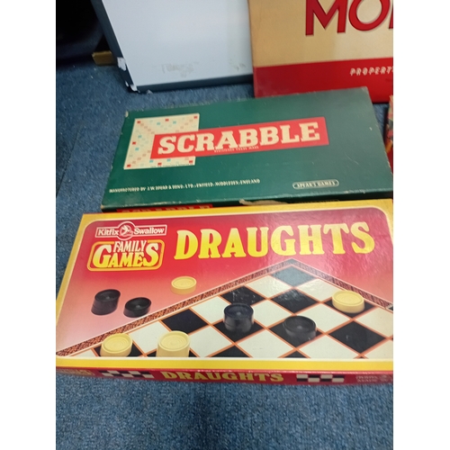 163 - A collection of vintage board games, to include, Monopoly, Scrabble, Draughts and Cludeo.