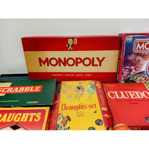 163 - A collection of vintage board games, to include, Monopoly, Scrabble, Draughts and Cludeo.