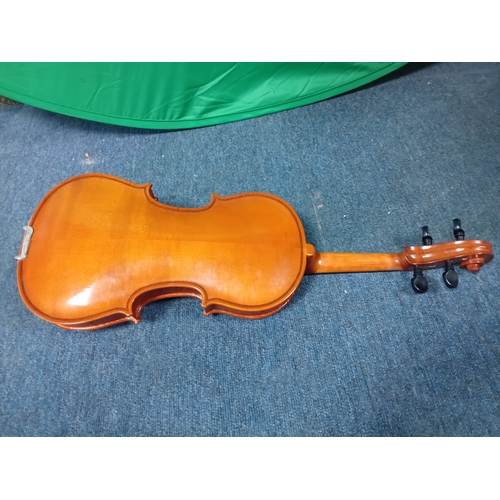 121 - A vintage violin in a case with 2 bows and violin resin.