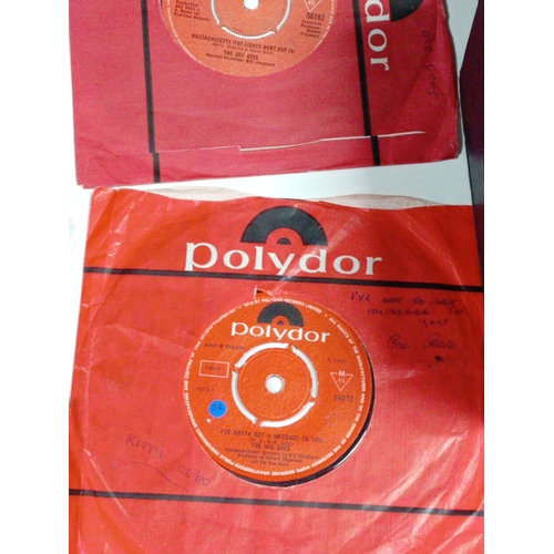 99 - A collection of APX 50 7 Inch singles. To include the bee gees, chuck Berry, Joan baez, John Leyton.... 