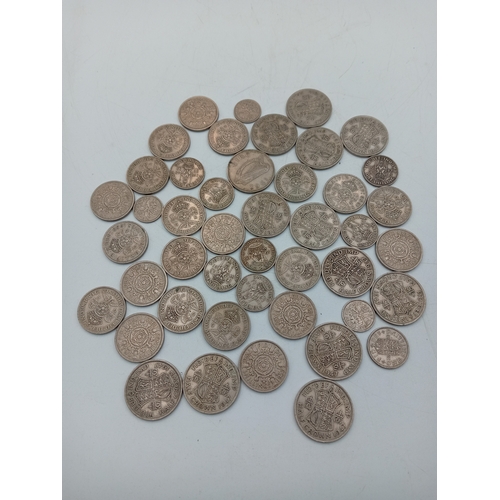 302 - A quantity of vintage British coins including half crowns, shillings, two shillings, etc