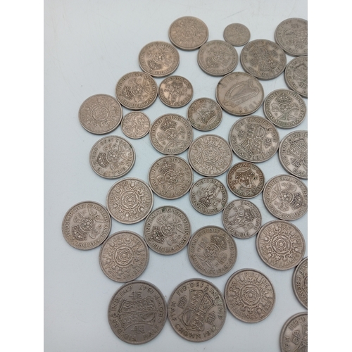 302 - A quantity of vintage British coins including half crowns, shillings, two shillings, etc