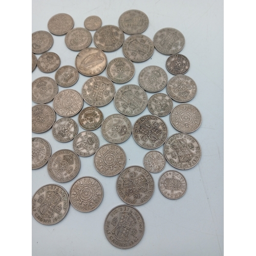 302 - A quantity of vintage British coins including half crowns, shillings, two shillings, etc