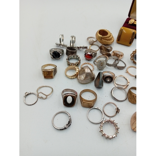 314 - A good quantity of costume rings including a Catier Love style ring, signet rings, etc