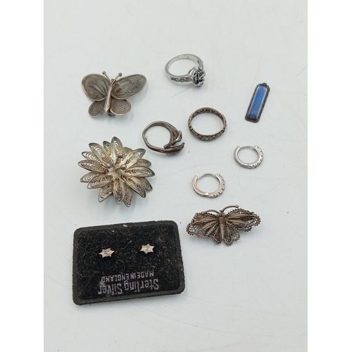 321 - A small mixed lot of jewellery including a silver ring, Butterfly pendant, two pairs of earrings tog... 