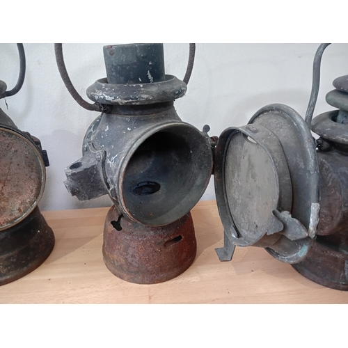 246 - A collection of 6 antique bicycle and vehicle lamps, to include; Joseph Lucas no.727, no.720 & no.43... 
