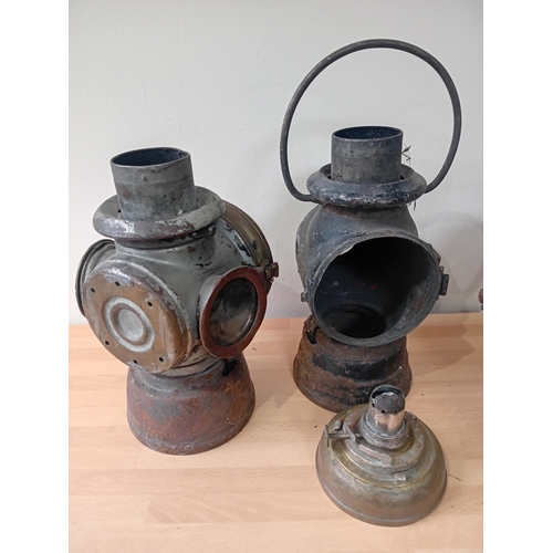 246 - A collection of 6 antique bicycle and vehicle lamps, to include; Joseph Lucas no.727, no.720 & no.43... 