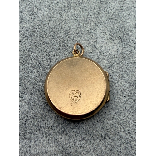 69 - A 9ct gold front and back locket. Weight 4.45g