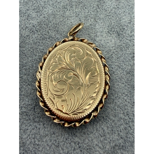83 - A hallmarked 375 9ct gold Locket featuring a twisted rope detailing and a floral engraved pattern.