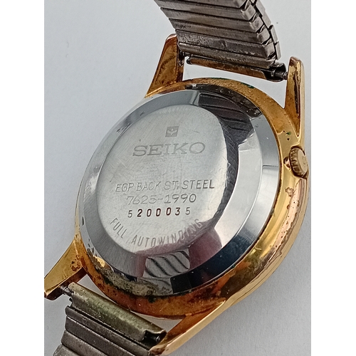 155 - A working vintage Seiko 17 jewels automatic diashock wrist watch. No 7625-1990