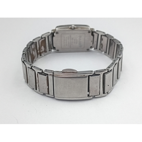 156 - A vintage Rado Jubile 160.0282.3 unisex watch with ceramic strap. Front glass is cracked.
