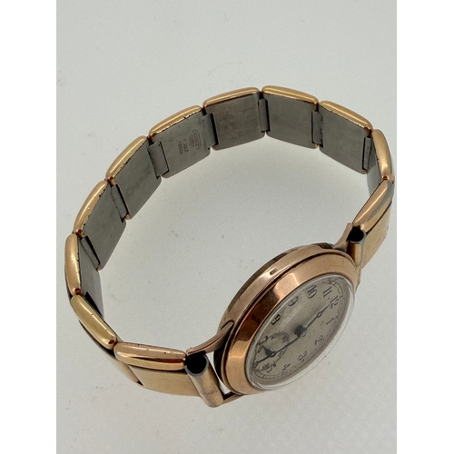 159 - A vintage 1940s working 9 carat gold watch with Swiss movement.