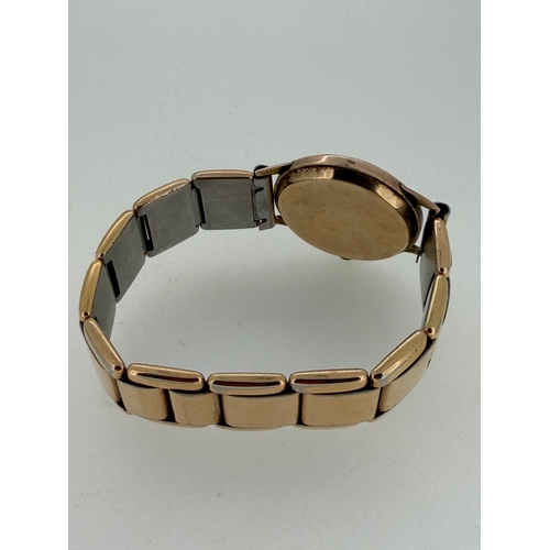 159 - A vintage 1940s working 9 carat gold watch with Swiss movement.