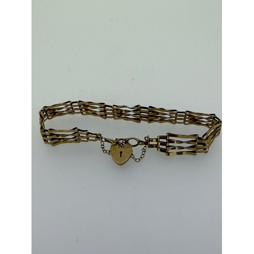 163 - A vintage fully hallmarked 9ct gold gate link bracelet. Length 7 inches. Weight 7g