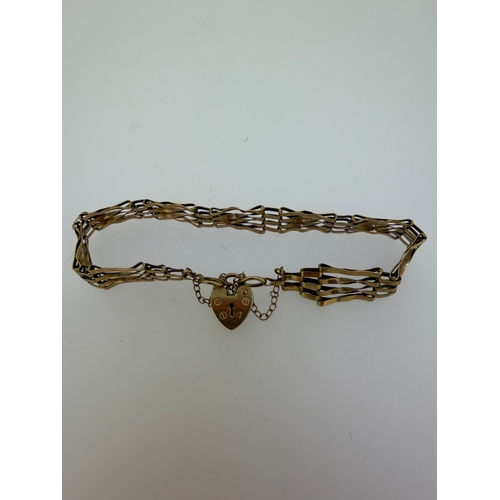 163 - A vintage fully hallmarked 9ct gold gate link bracelet. Length 7 inches. Weight 7g