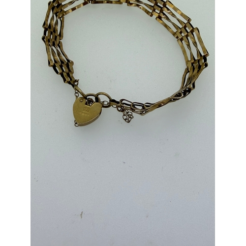 163 - A vintage fully hallmarked 9ct gold gate link bracelet. Length 7 inches. Weight 7g