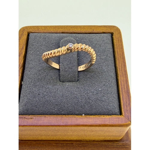 167 - A pair of gold interlocking rings stamped 585 both. Size Q. Weight 4.5g