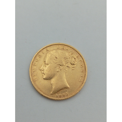 362 - A 1953 Victorian 22 ct gold full sovereign with box, 