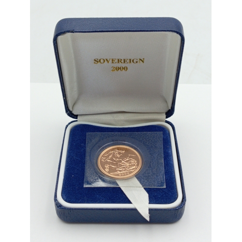 363 - A sealed 2000 22ct gold full sovereign in box. Total weight 8.64 Grams.