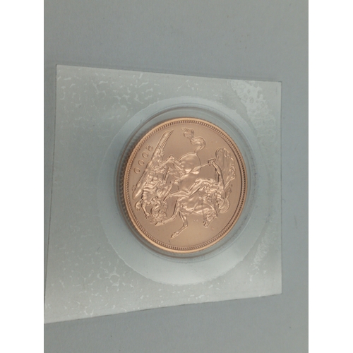 363 - A sealed 2000 22ct gold full sovereign in box. Total weight 8.64 Grams.