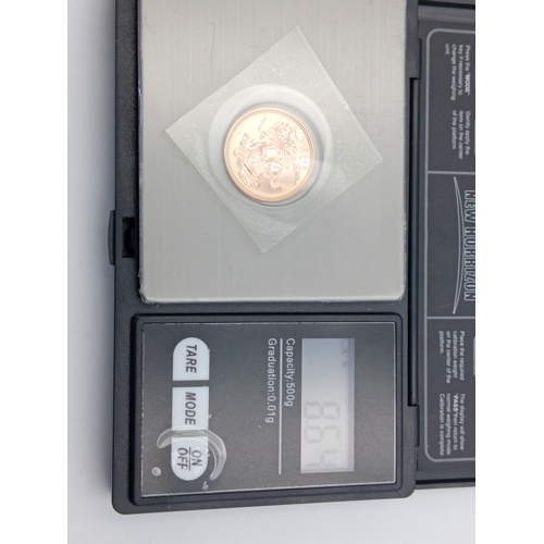363 - A sealed 2000 22ct gold full sovereign in box. Total weight 8.64 Grams.