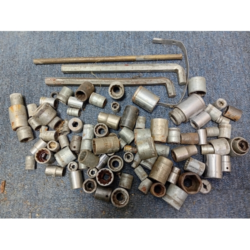 75 - A collection of tools. Featuring, blowtorch's, a Clarke gritblast gun, Evershed & Vignoles Megger in... 