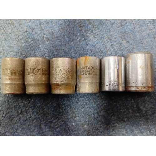 75 - A collection of tools. Featuring, blowtorch's, a Clarke gritblast gun, Evershed & Vignoles Megger in... 